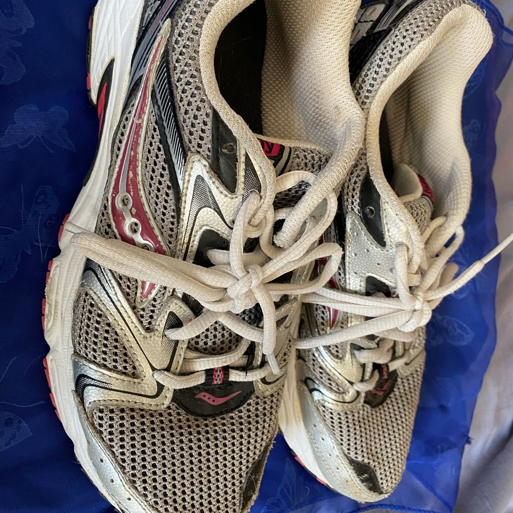 Saucony women’s sneakers size 8